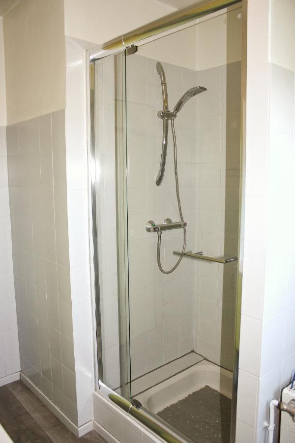 Aux 6 Hirondelles Apartment *